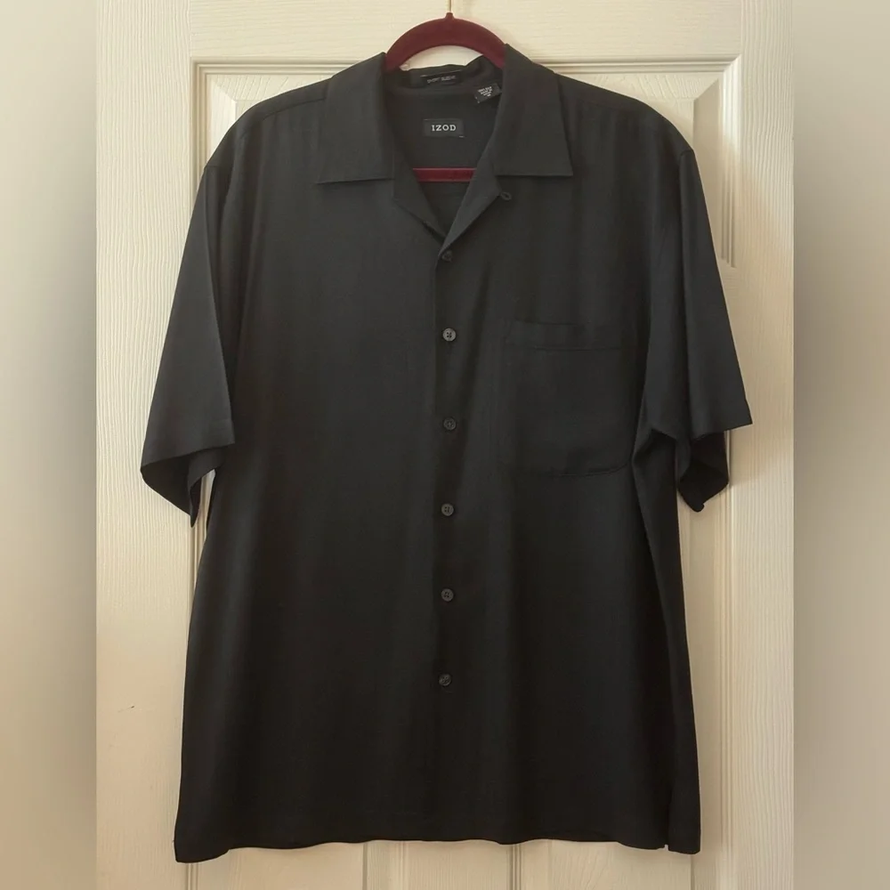 Izod Short-Sleeve, Button-Down Silk Camp Shirt in Black - Picture 2 of 6